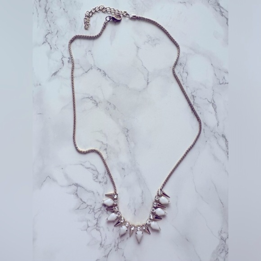 Necklace with adjustable length.Gold tone.